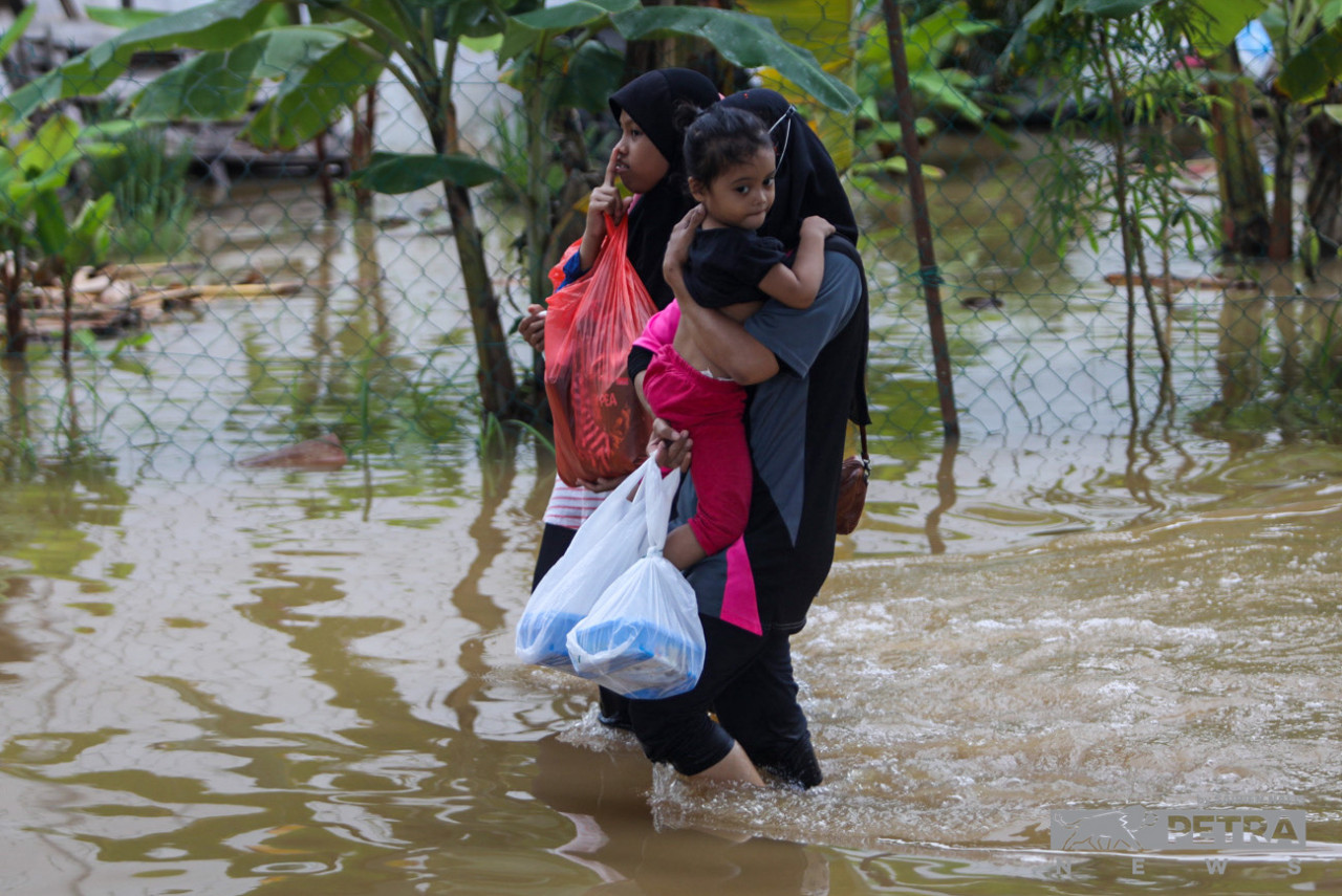 Pengkalan menjadi lokasi terkini dilanda banjir menjadikan keseluruhan enam kawasan iaitu Kampung Kuala Sungga Tebong, Kampung Orang Asli Hutan Percha, Kampung Gadek, Kampung Bukit Tambun dan Kampung Bukit Balai di Melaka - Gambar Hiasan