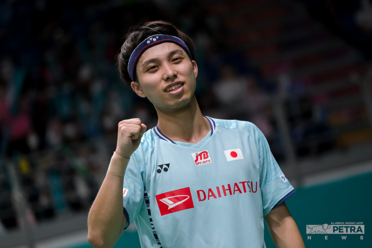 Kodai Naraoka yang menyingkirkan wakil tuan rumah dan juga pemain nombor dua dunia, Lee Zii Jia 21-13, 17-21, 19-21 semalam, akan bertemu HS Prannoy dari India - Gambar oleh Abdul Razak Latif
