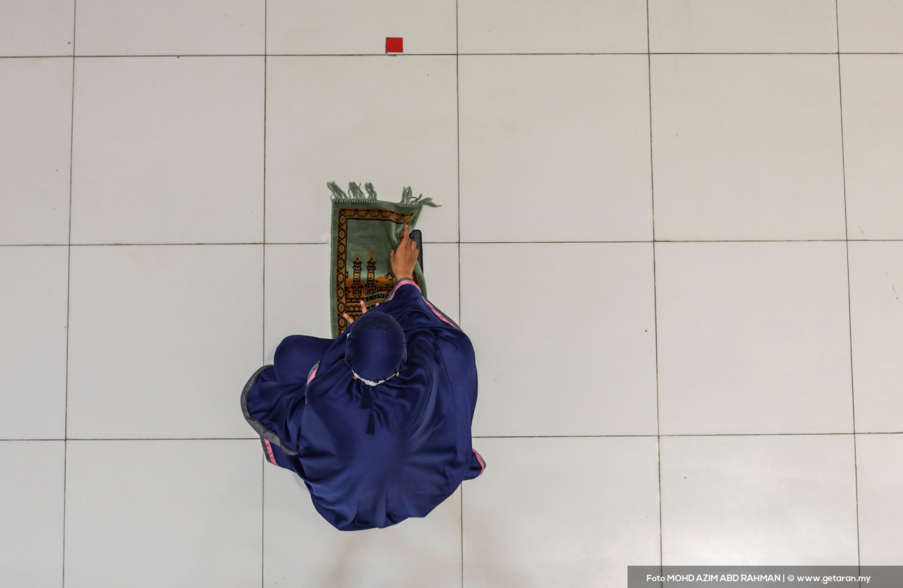 Amalan berpuasa di bulan Ramadan itu contohnya adalah bermatlamat untuk membentuk sifat takwa di dalam diri seseorang. - Gambar oleh Azim Rahman