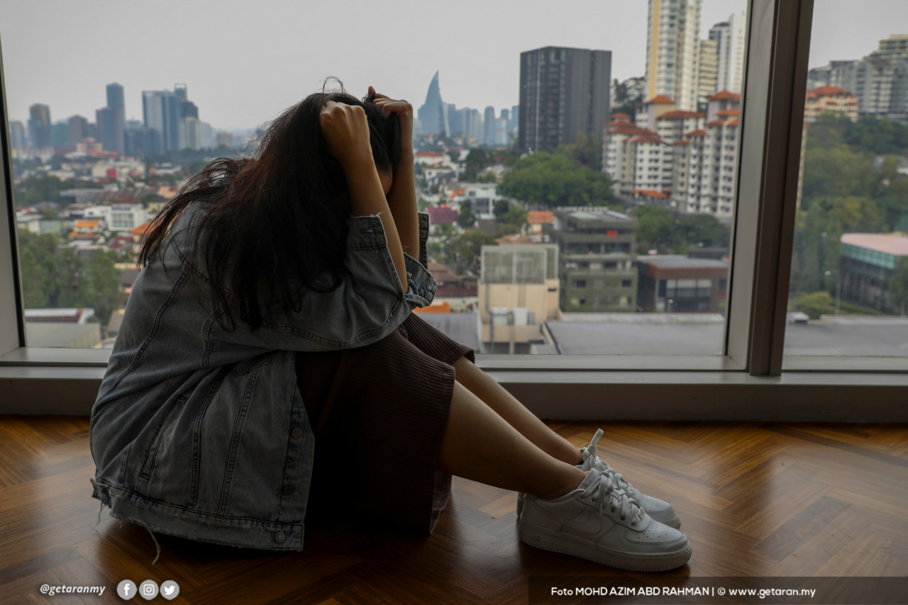 Subjek kursus yang sukar selain tugasan teori yang berterusan boleh menyebabkan pelajar menjadi tertekan dan boleh menjurus kepada kemurungan atau kebimbangan sekiranya tidak dirawat pada peringkat awal. - Gambar hiasan