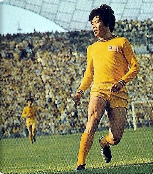 Datuk Soh Chin Ann telah diserapkan ke dalam pasukan kebangsaan pada usia 19 tahun dan membuat penampilan pertama untuk Malaysia pada Piala Raja 1969. – Gambar Twitter @KLCityFootball
