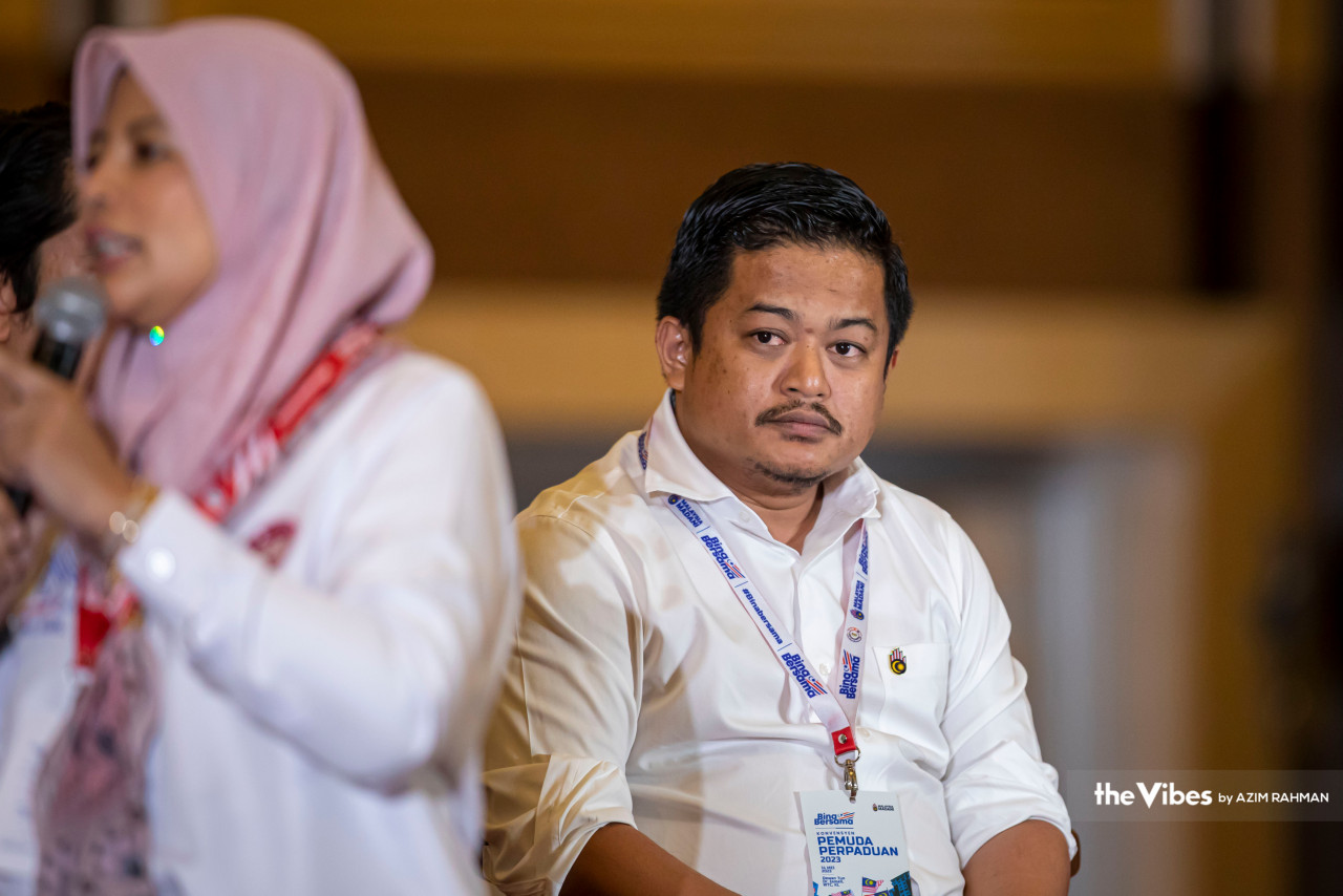 Mohd Hasbi Muda (kanan).