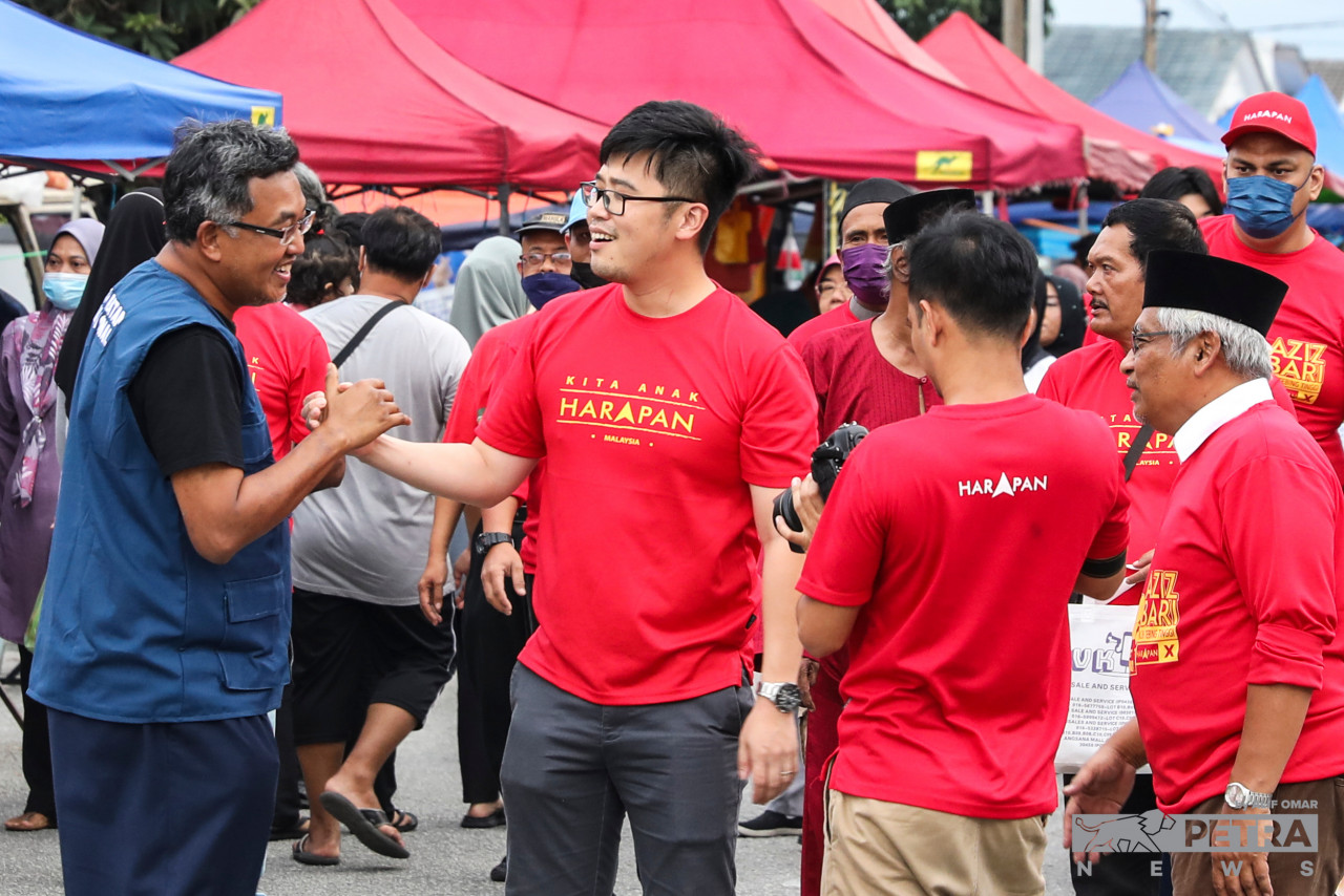 Menyentuh mengenai cabaran utama dihadapi Lee untuk PRU-15, anak tempatan jati Ipoh Timor itu secara bersahaja memberitahu, ia adalah hujan lebat dan banjir