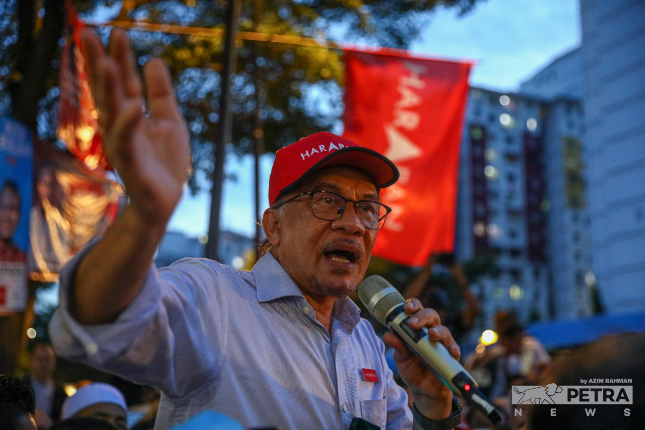 Pada 20 Oktober lalu, PH secara rasmi mengumumkan Anwar sebagai calon Perdana Menteri, sekiranya gabungan itu memenangi PRU-15.