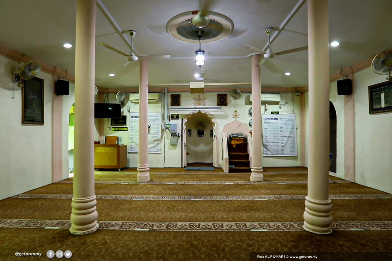 Ruang solat asal Masjid Batu Uban. Masjid ini sudah wujud 52 tahun sebelum kedatangan Fancis Light ke Pulau Pinang pada 1786.