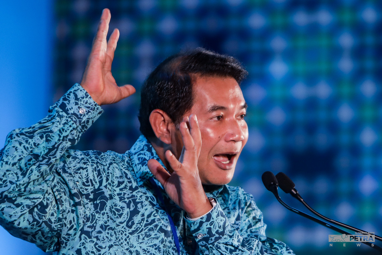 Rafizi berkata ketegasan yang diamalkan beliau ketika ini adalah kerana PKR serta barisan pembangkang memikul tanggungjawab dalam menjaga amanah rakyat dan memastikan negara tidak tergelincir dengan lebih teruk - Gambar oleh Sairien Nafis