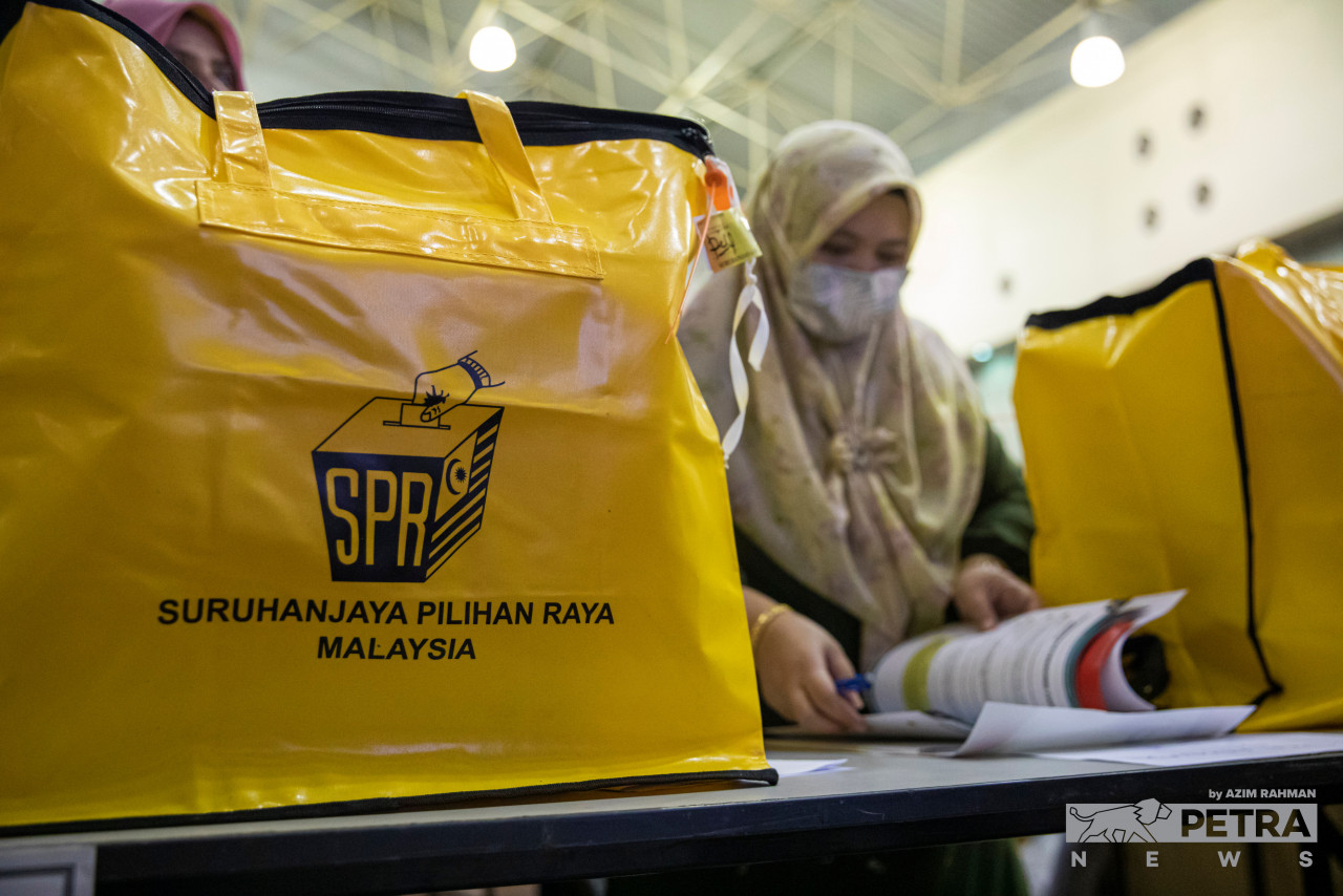 Sejumlah 38,348 saluran disediakan di 8,958 pusat mengundi di seluruh negara pada PRU-15 ini. 