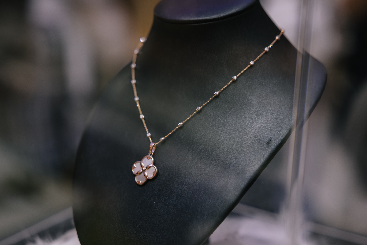 18k Rose Gold with Mother of Pearl Inlay