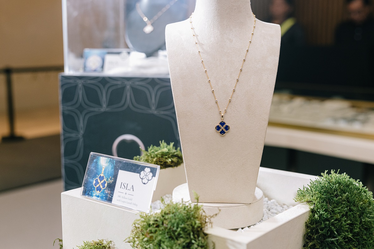 18k Yellow Gold with Lapis Lazuli Inlay