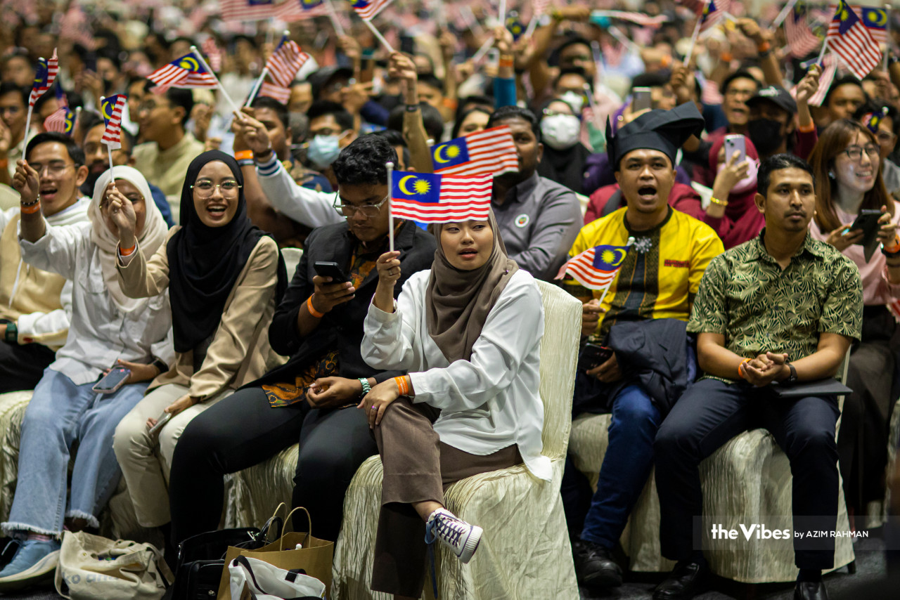 Sebahagian peserta yang hadir pada forum bertajuk “Youth Empowerment Through Digital Platforms” bersempena Youth Empowerment Fair 2023 di Pusat Konvensyen Kuala Lumpur, di sini hari ini. - Gambar oleh Azim Rahman