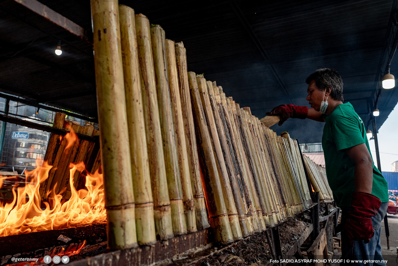 Setiap kali tiba musim perayaan, peniaga lemang antara yang paling sibuk menyiapkan lemang yang ditempah pelanggan.