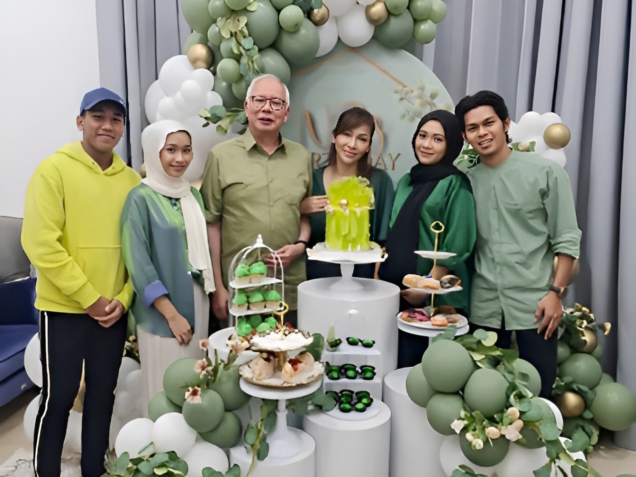 Tular gambar Najib yang dikatakan berkahwin lagi di media sosial hingga mencetuskan 'kekecohan' di media sosial. - Gambar dari media sosial
