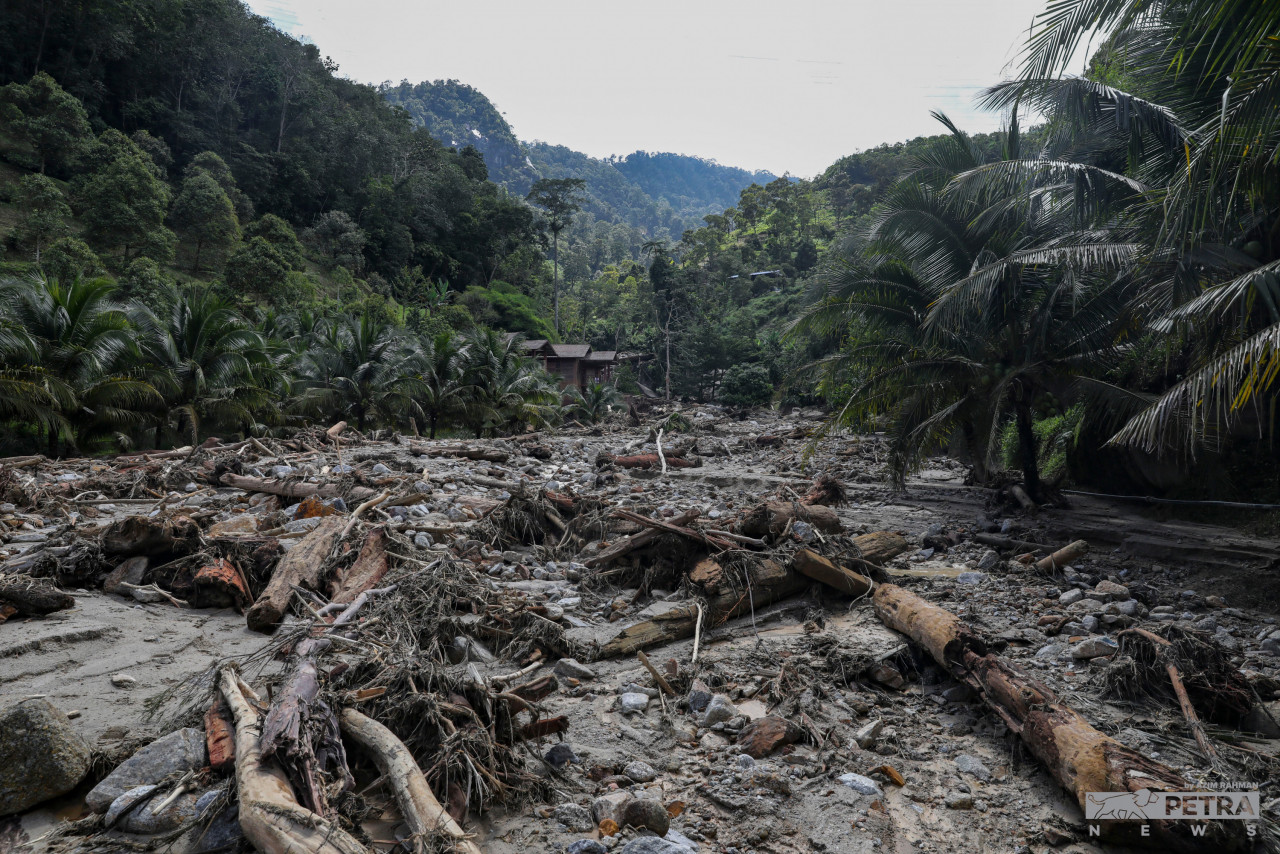 Kesan-kesan banjir di Bentong. - Gambar Azim Abd Rahman