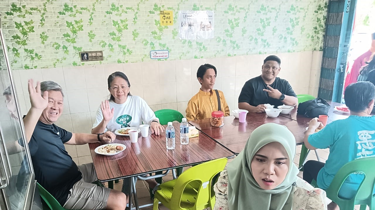 Restoran Aminah boleh dikatakan menjadi lokasi sarapan dan makan tengah hari ratusan penduduk yang tinggal di kawasan kejiranan itu bertahun-tahun lamanya - Gambar oleh Jason Santos