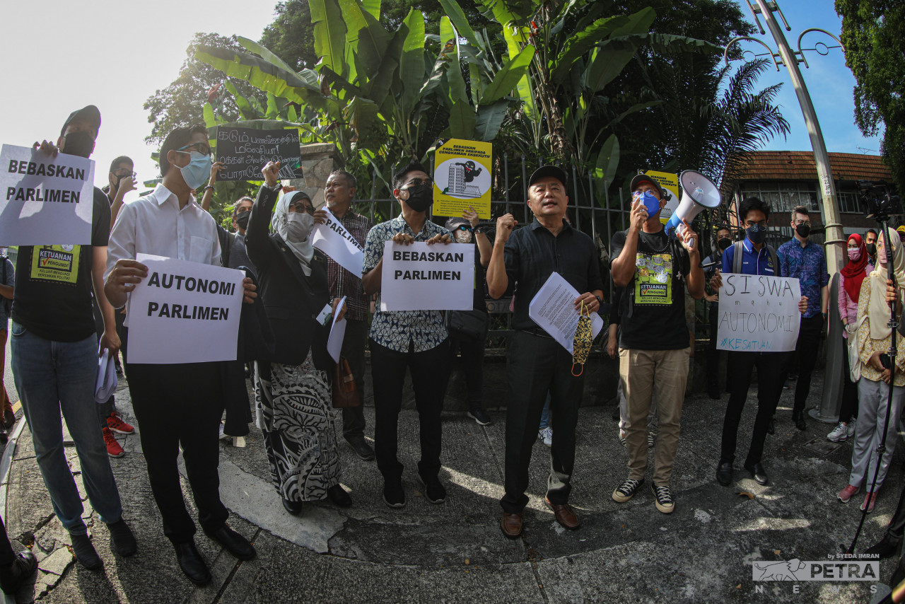 BERSIH serah memorandum di hadapan bangunan Parlimen - Gambar oleh Syeda Imran