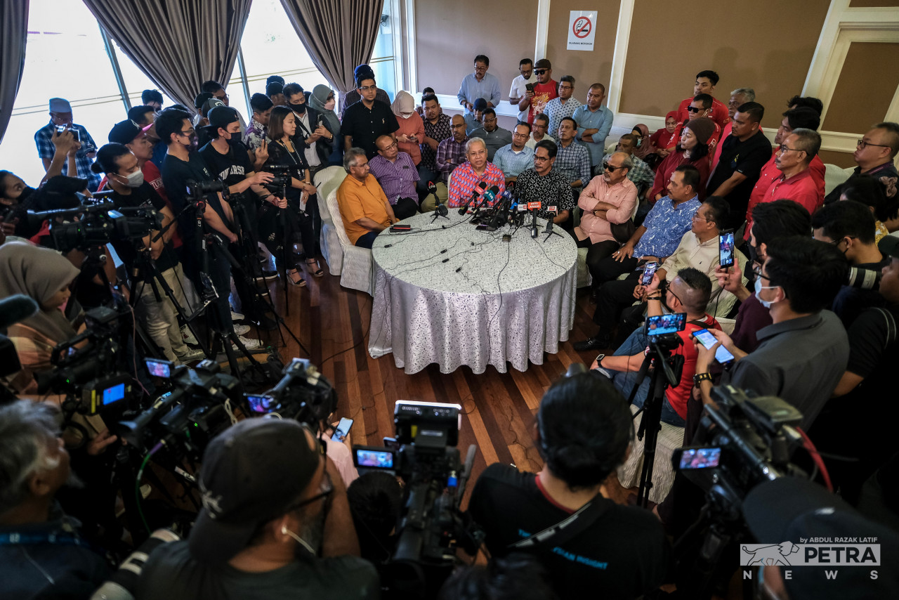 Perhimpunan secara aman telah dibatalkan semalam sebaliknya hanya Annuar Musa mengadakan sidang media. - Gambar oleh Abdul Razak Latif