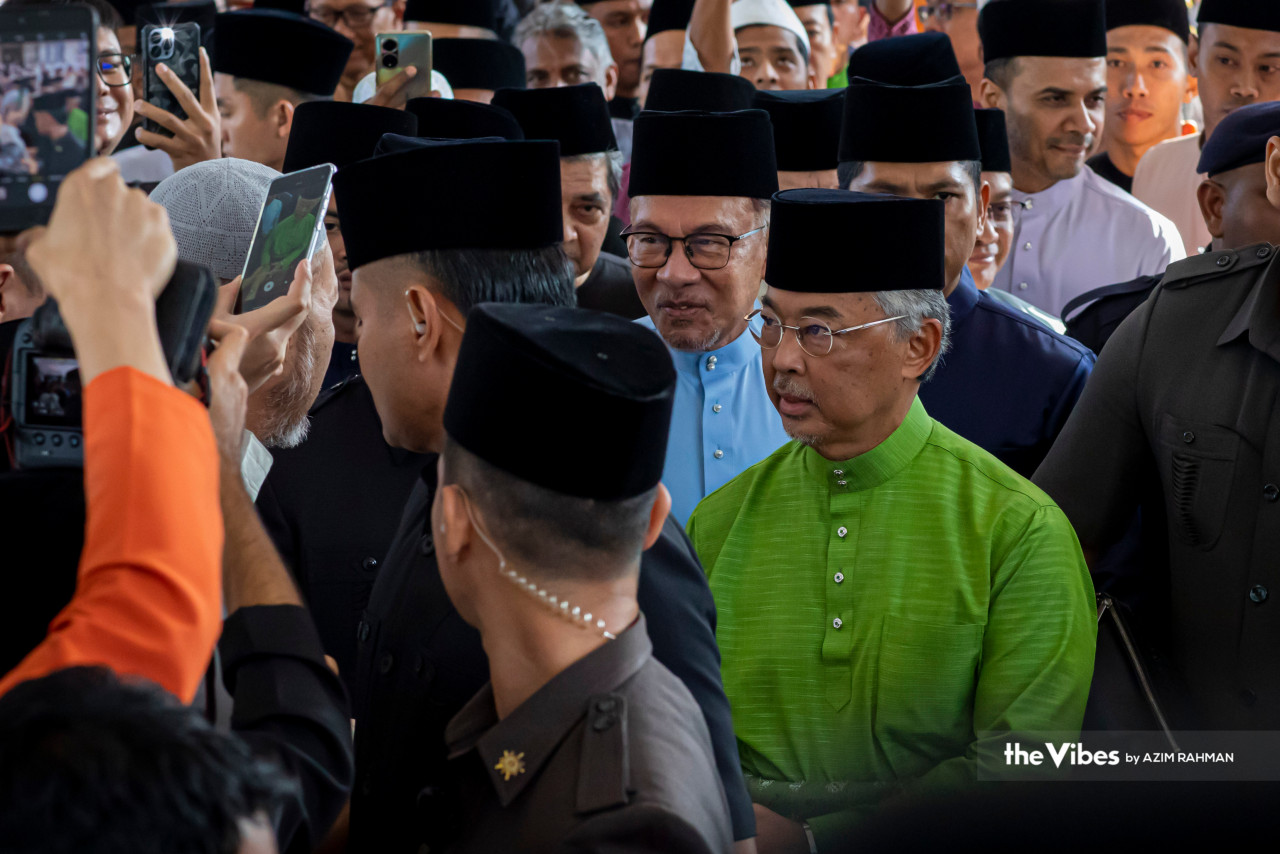Khutbah turut menyentuh mengenai pemerintahan Seri Paduka yang rakyat telah menyaksikan dan menikmati bermacam bentuk kebijaksanaan dan keadilan baginda yang mengurus tadbir dan menyelesaikan banyak isu dan konflik yang timbul - Gambar Fail