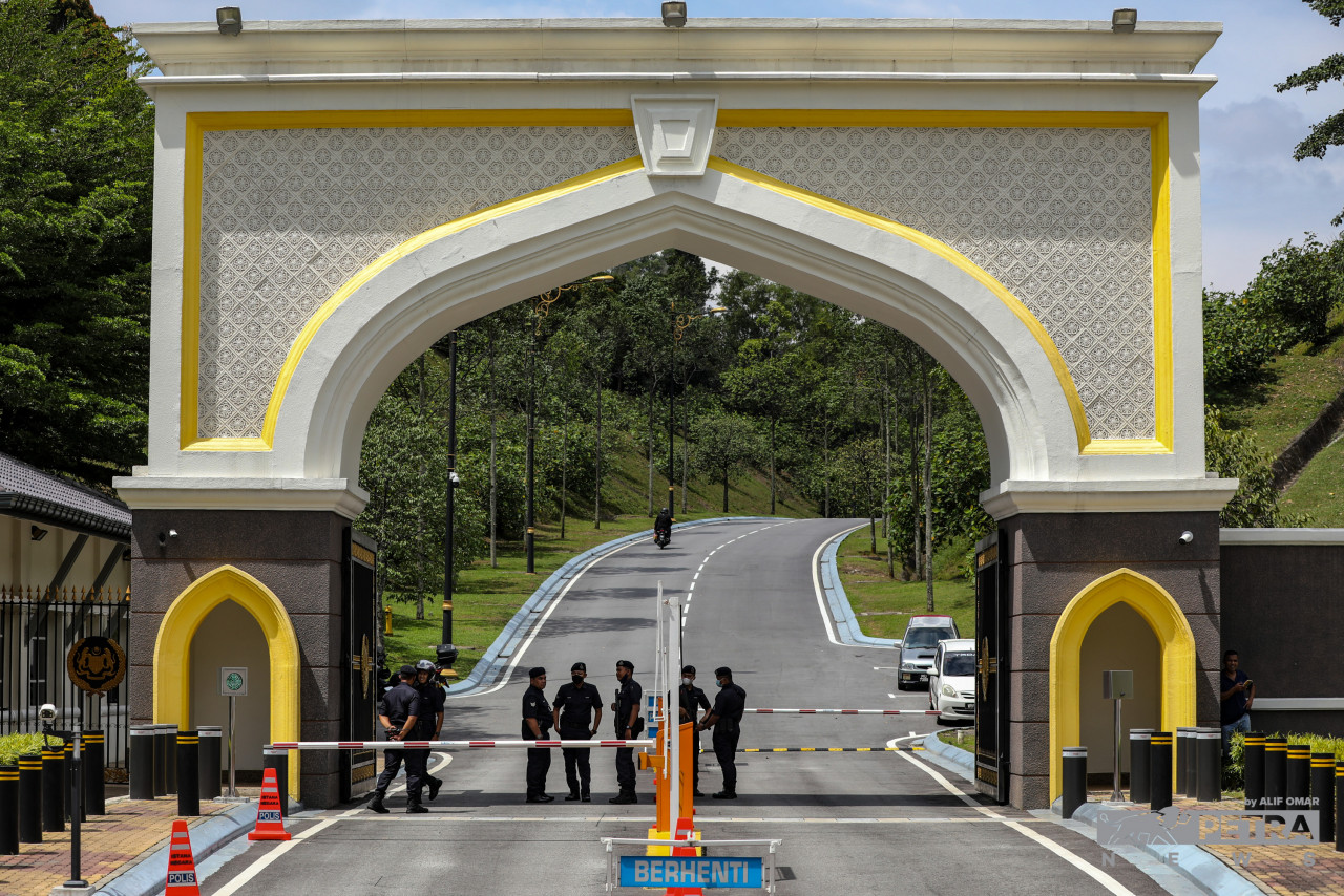 Keadaan di pintu masuk 2 Istana negara. - Gambar oleh Alif Omar