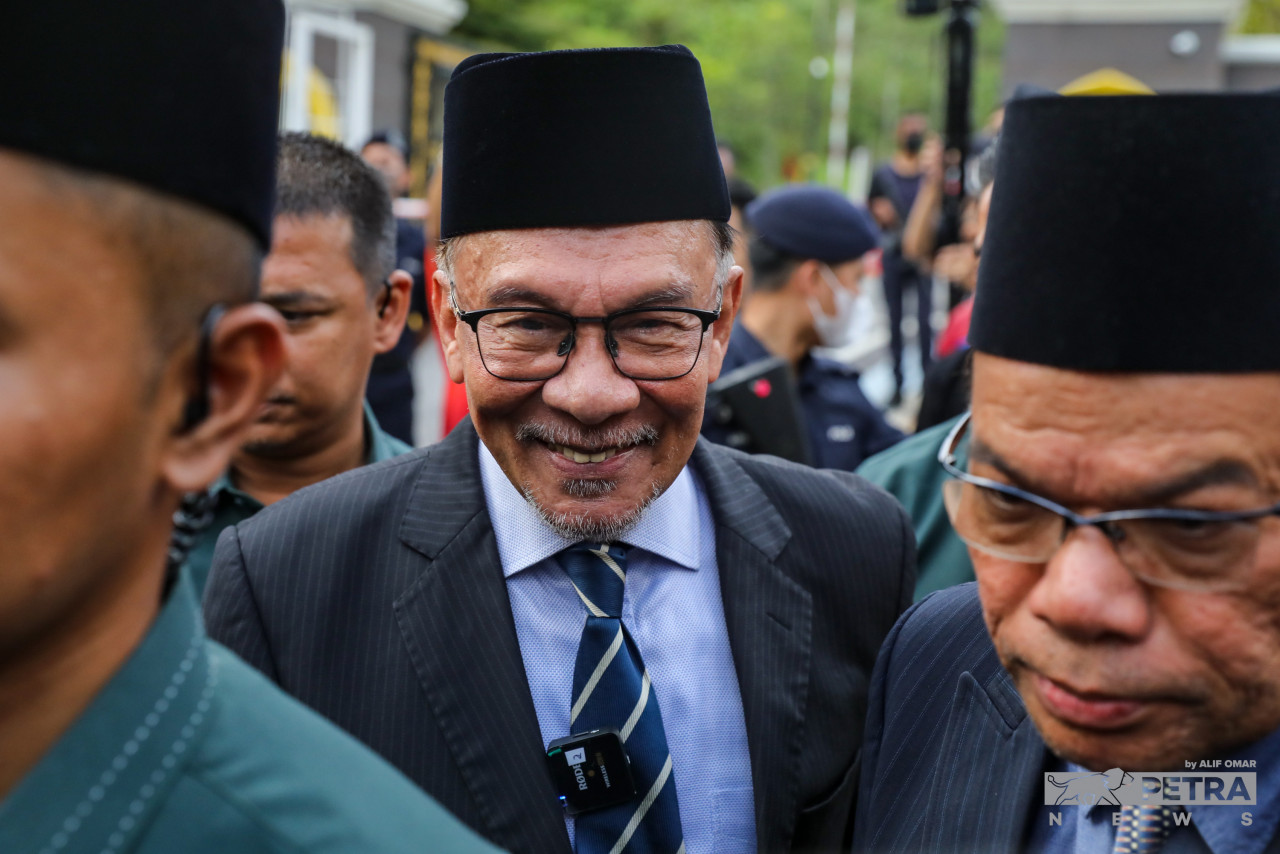 Beliau dituduh sebagai anti-Melayu kerana politik egalitariannya, walaupun keseluruhan pendidikan sarjananya ditumpukan kepada kajian budaya, sejarah dan kesusasteraan Melayu - Gambar Fail