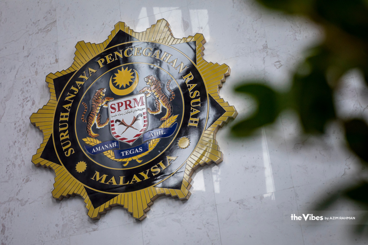 Pakar politik berpendapat bahawa Suruhanjaya Pencegahan Rasuah Malaysia (SPRM) perlu mengambil tindakan terhadap isu berkenaan sekiranya terdapat laporan dan bukti kukuh mengenainya - Gambar Fail