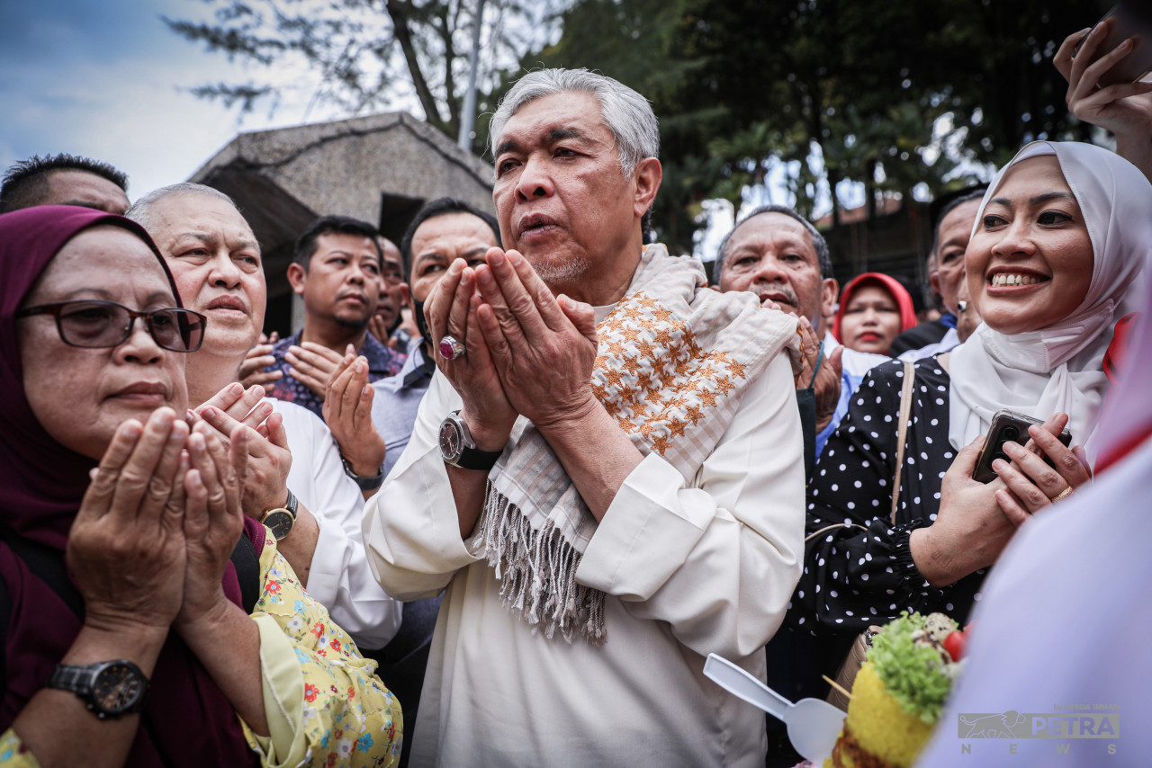 Semalam, Mahkamah Tinggi Shah Alam melepas dan membebaskan Ahmad Zahid daripada 40 tuduhan menerima suapan daripada syarikat Ultra Kirana Sdn Bhd (UKSB) berhubung kontrak pengendali Perkhidmatan One Stop Centre (OSC) di China dan VLN - Gambar Fail