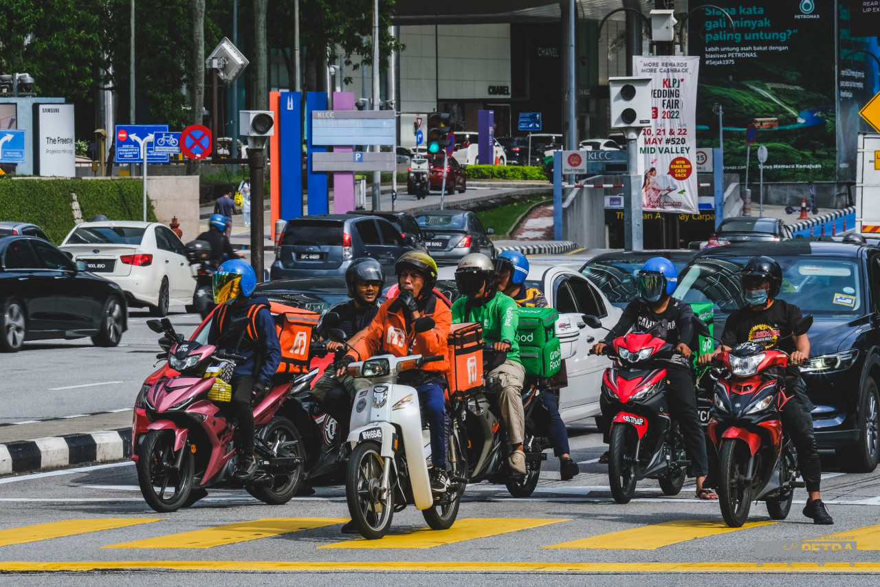 Anda bertanggungjawab untuk mengisytiharkan semua pendapatan anda tetapi bergantung kepada jumlah yang diperolehi.  Anda mungkin tidak perlu membayar apa-apa cukai pun jika purata pendapatan kurang daripada RM3,400 sebulan - Gambar Hiasan
