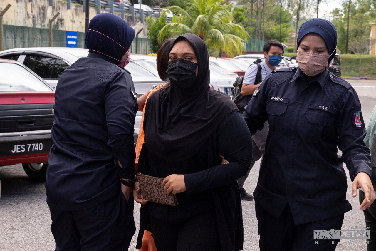 Amira Hamzah - Gambar oleh Alif Omar