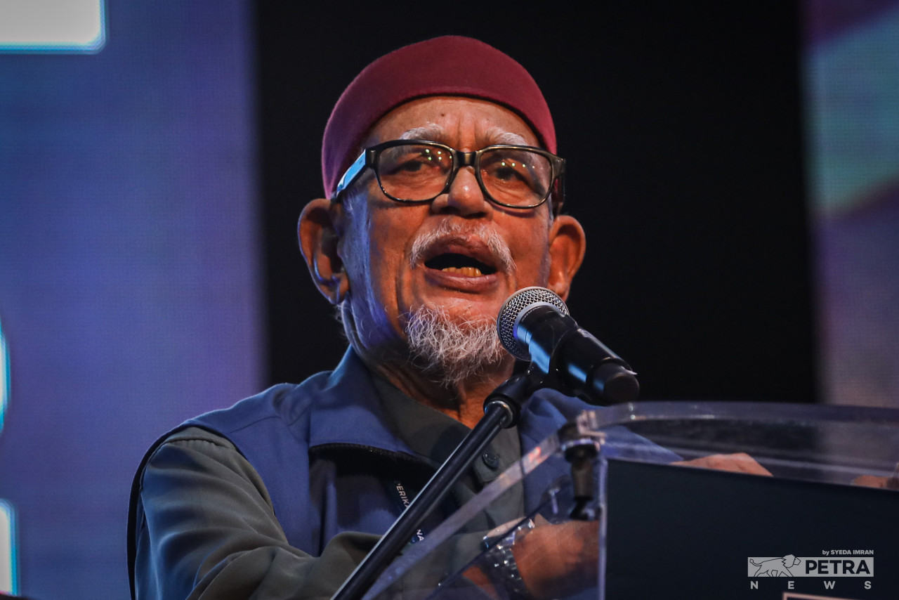 Abdul Hadi Awang baru-baru ini yang dilaporkan sebagai berkata, majoriti golongan bukan Islam dan bukan Bumiputera adalah perosak kepada politik serta ekonomi negara - Gambar Fail