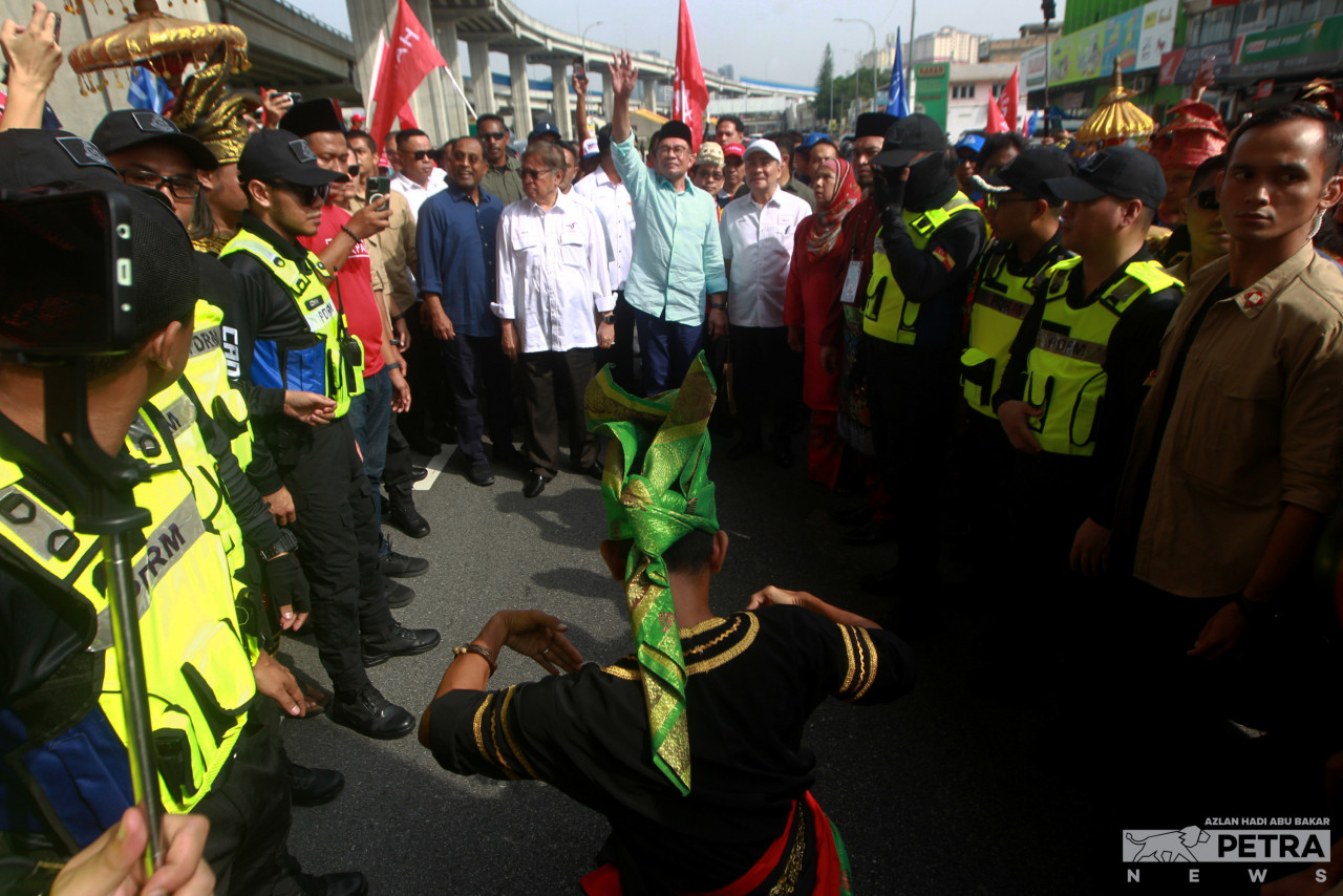 Perdana Menteri hadir memberikan sokongan kepada Altimet di Ampang, semalam - gambar Azlan Hadi Abu Bakar