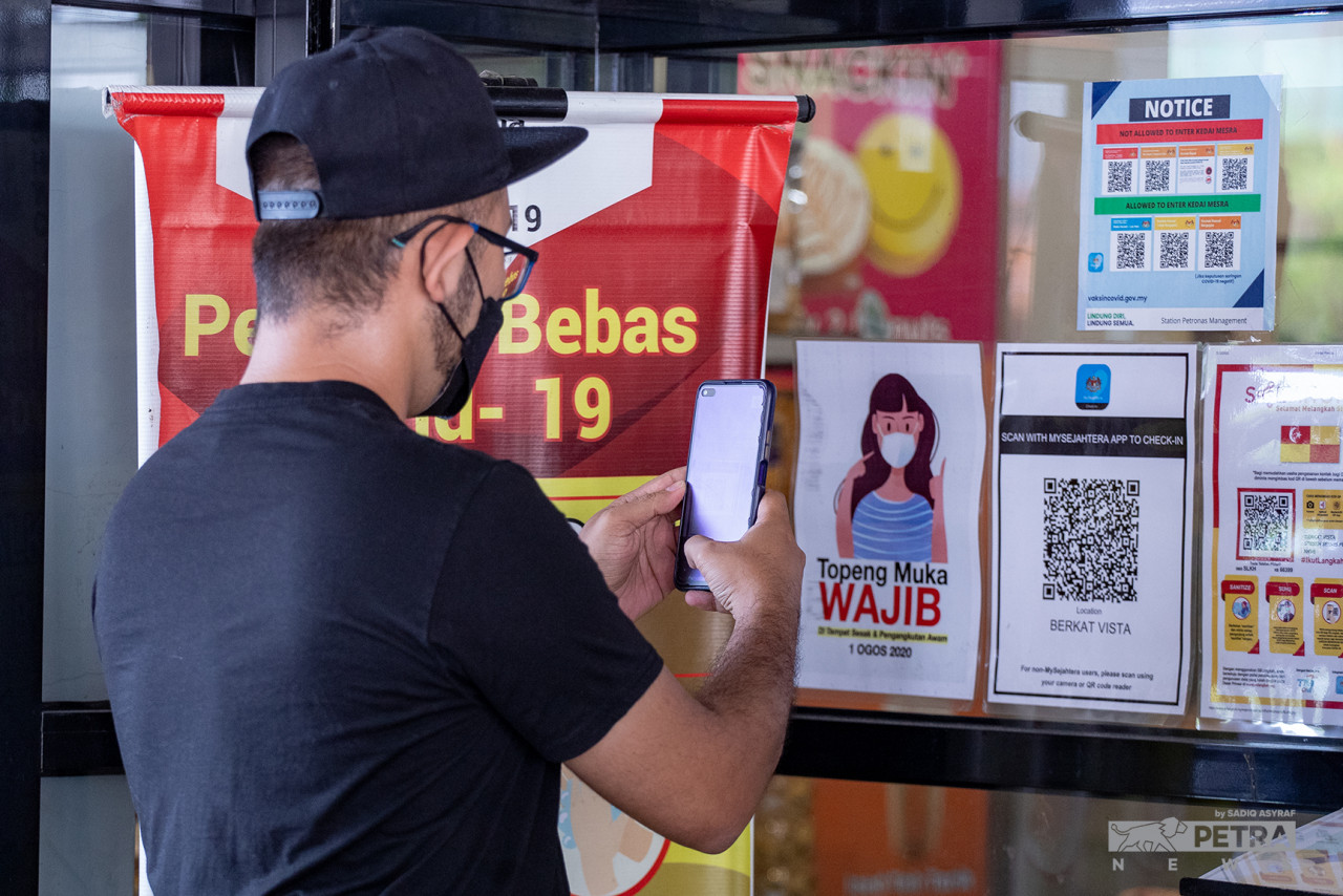 MySejahtera diperkenalkan ketika negara dilanda pandemik COVID-19. - Gambar fail