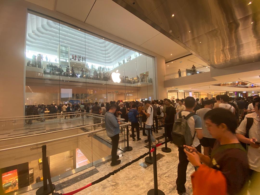 Keunikan premis Apple Store menggamit keterujaan peminat jenama itu - Gambar Diyana Nawwar