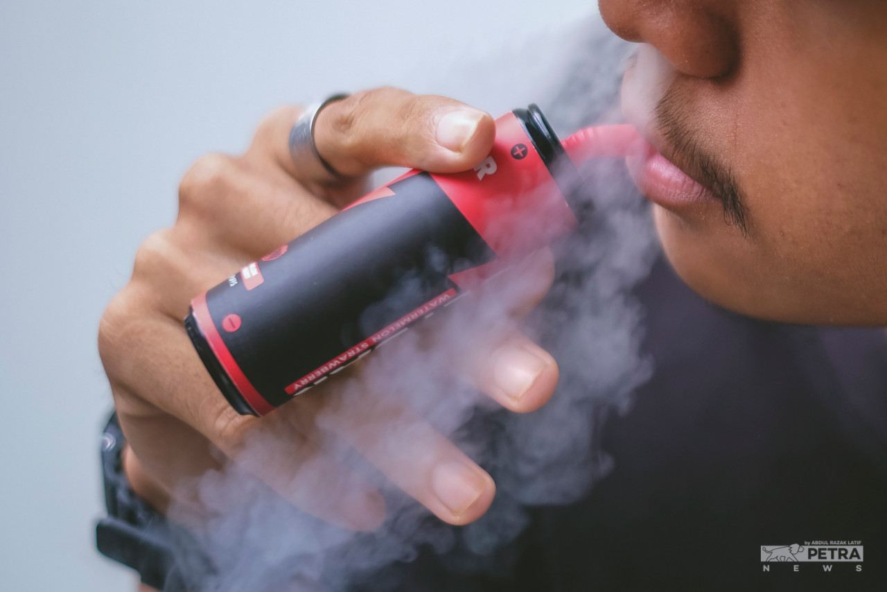 RUU Kawalan Produk Tembakau dan Merokok 2022 bertujuan melindungi generasi muda daripada terjebak dengan tabiat merokok, selain mengurangkan kematian akibat penyakit berkait rokok. - Gambar hiasan