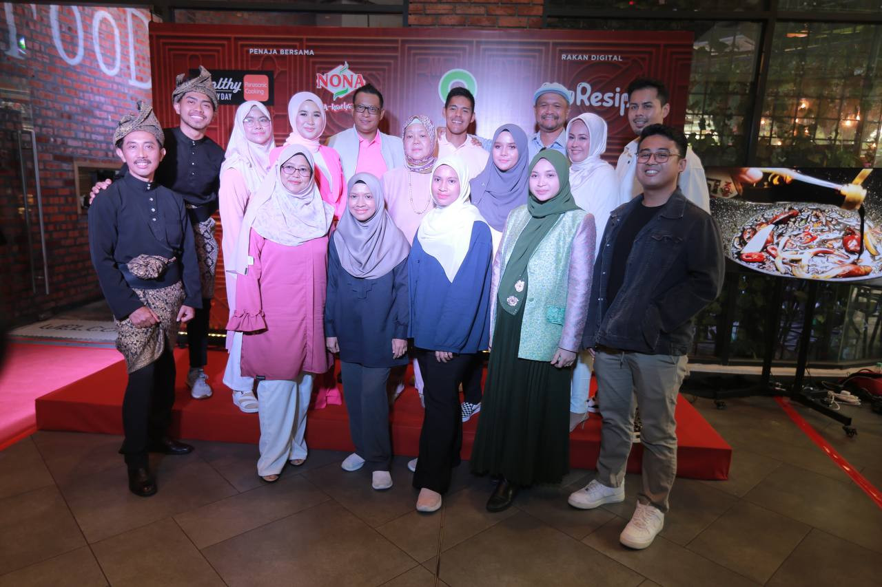 Lapan peserta yang akan mengambil bahagian dalam rancangan ‘Dapur Tempur’.