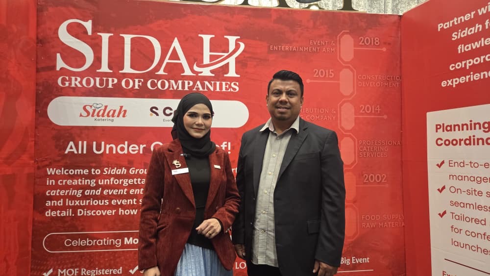 Dari kiri, Siti Hajar Mohd Anuar dan Mohd Adam Mohd Anuar.