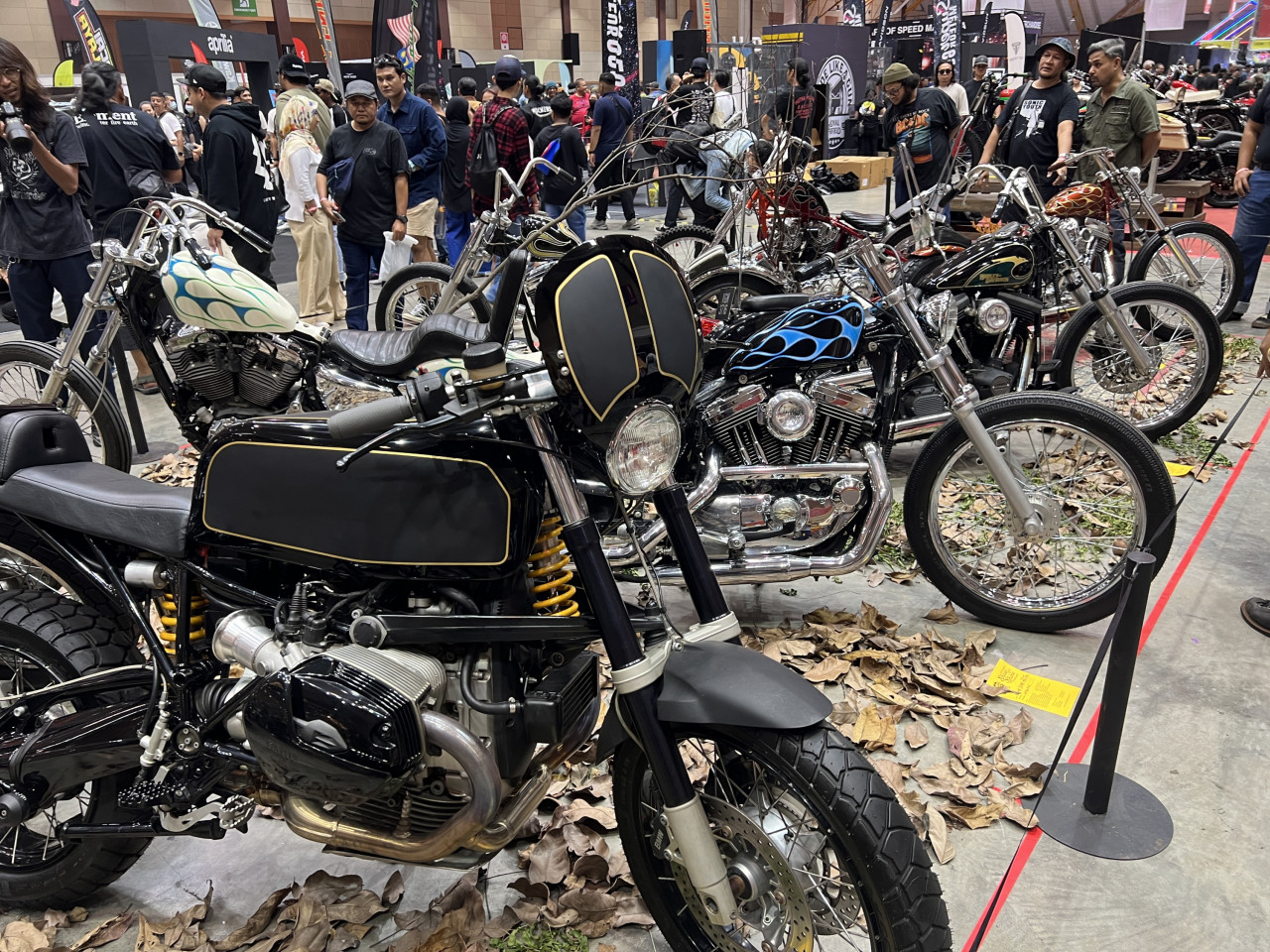 Antara pameran motosikal di AOS