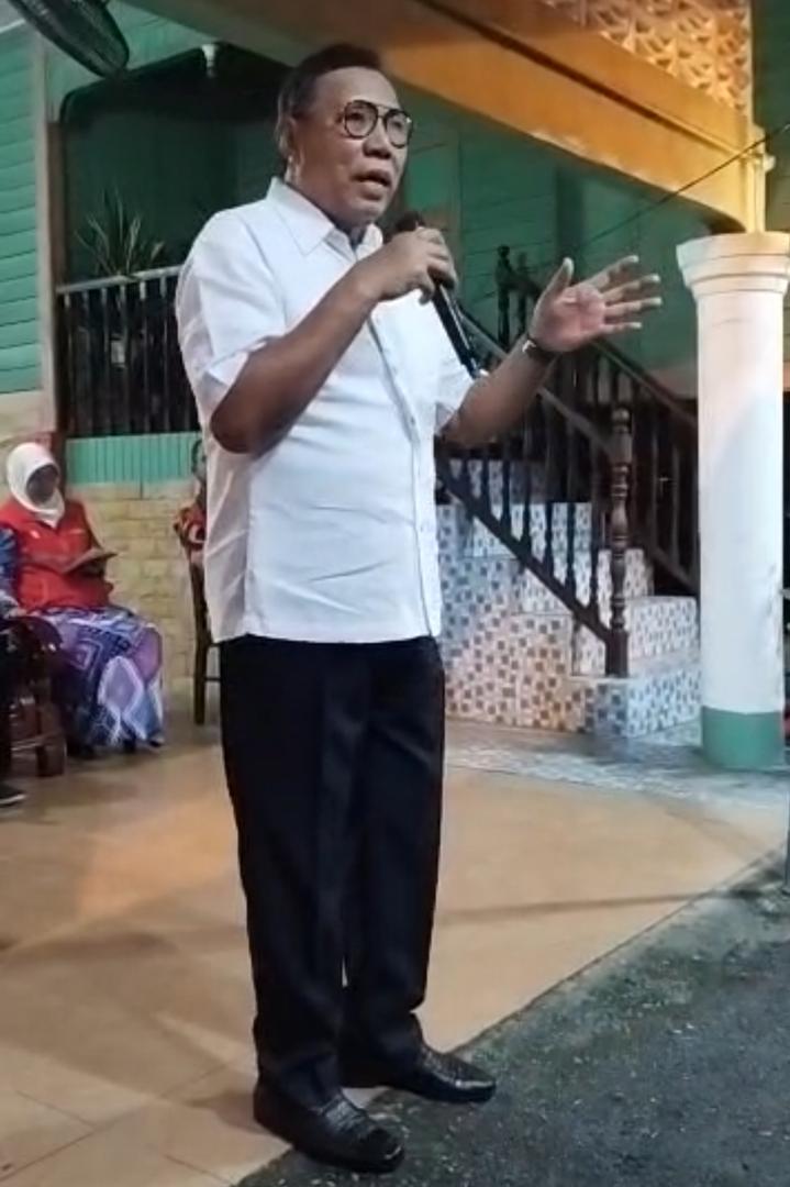 Abdul Rashid Asari ketika berkempen di PDM Kerling - gambar Sophia Ahmad
