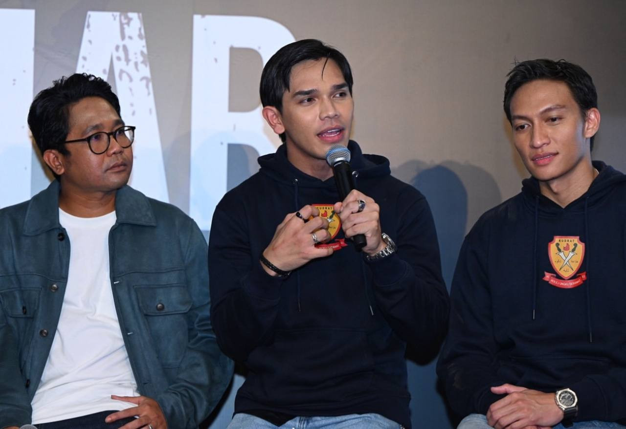 Aedy ditemui pihak media ketika pelancaran filem Kahar: Kapla High Council.