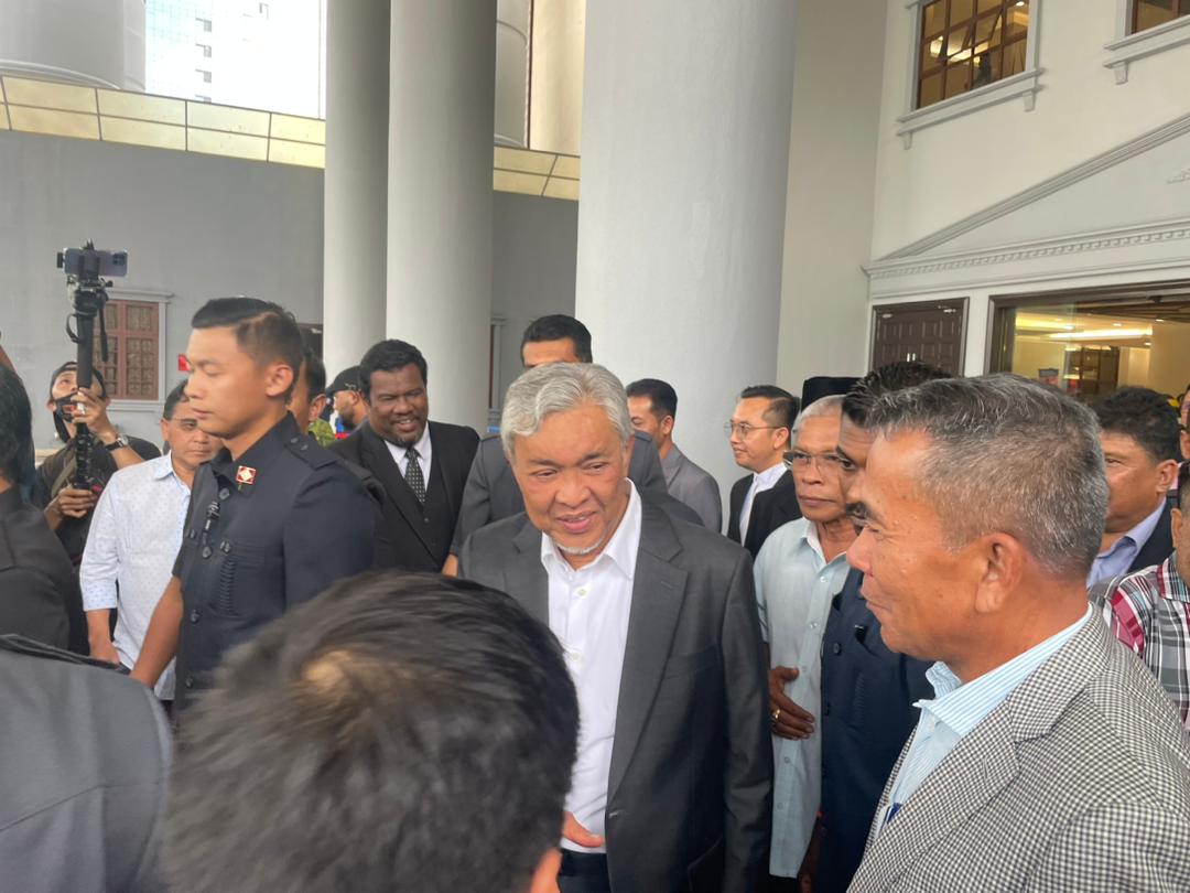 Keputusan mahkamah melepas tanpa membebas Datuk Seri Ahmad Zahid Hamidi daripada 47 tuduhan berkaitan dana Yayasan Akalbudi ialah antara faktor utama MUDA menarik diri daripada terus bersama kerajaan - gambar fail