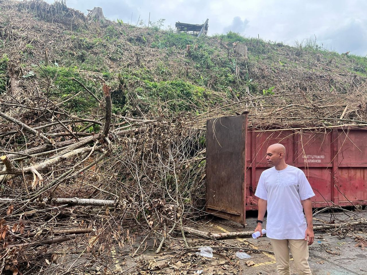 Altimet melawat tapak kerja penyelenggaraan cerun di Pangsapuri Desa Lembah Permai - gambar Facebook