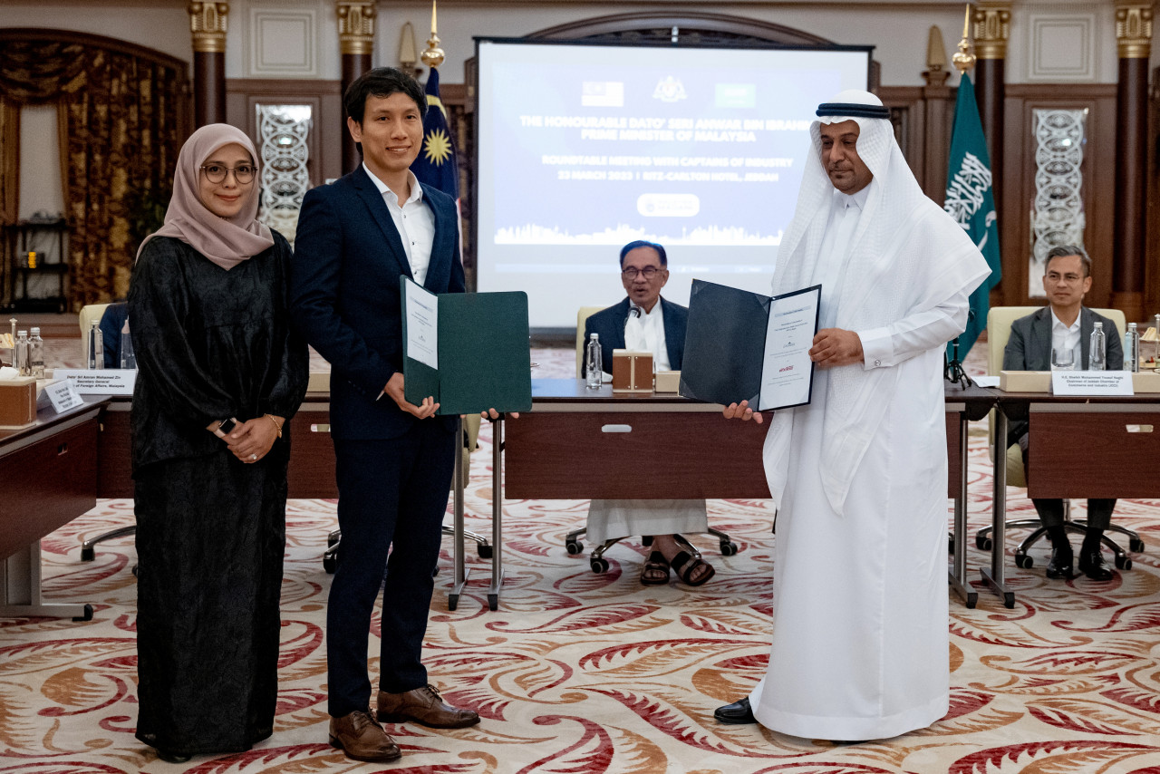 Anwar Ibrahim telah menyaksikan pemeteraian tiga memorandum persefahaman (MOU) di Arab Saudi - Gambar Fail Bernama