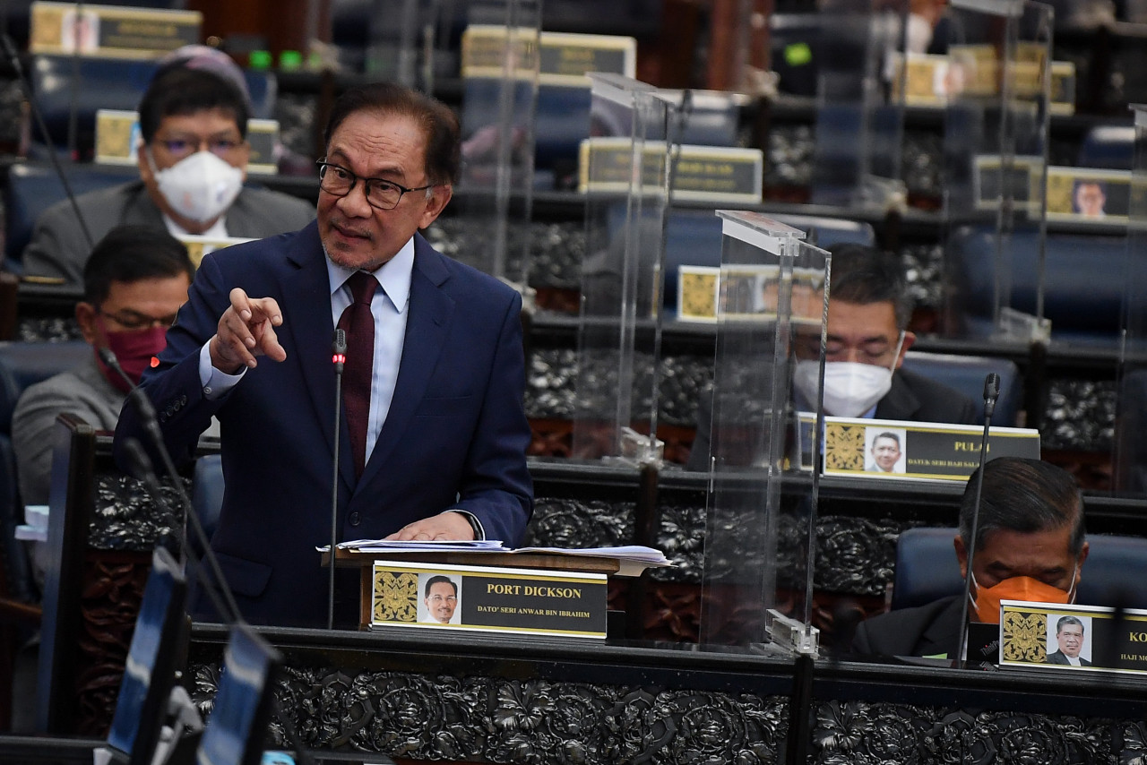 Dengan rasuah ‘berakar umbi’ seperti didakwa Anwar sendiri, beliau harus menjangkakan dan bersedia memerangi pembangkang dan tipu daya yang paling hebat - Gambar Fail Bernama