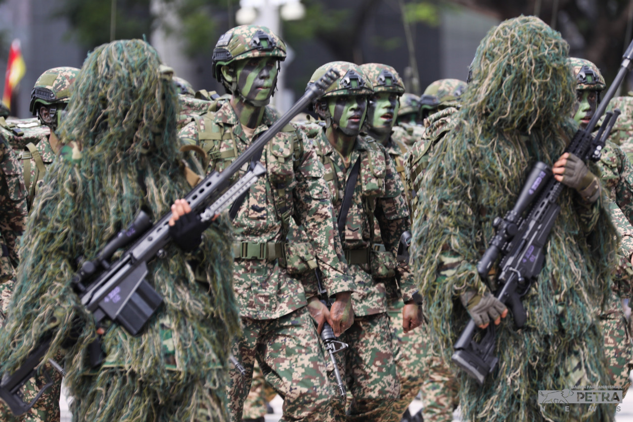 Barisan penembak tepat (sniper) ATM