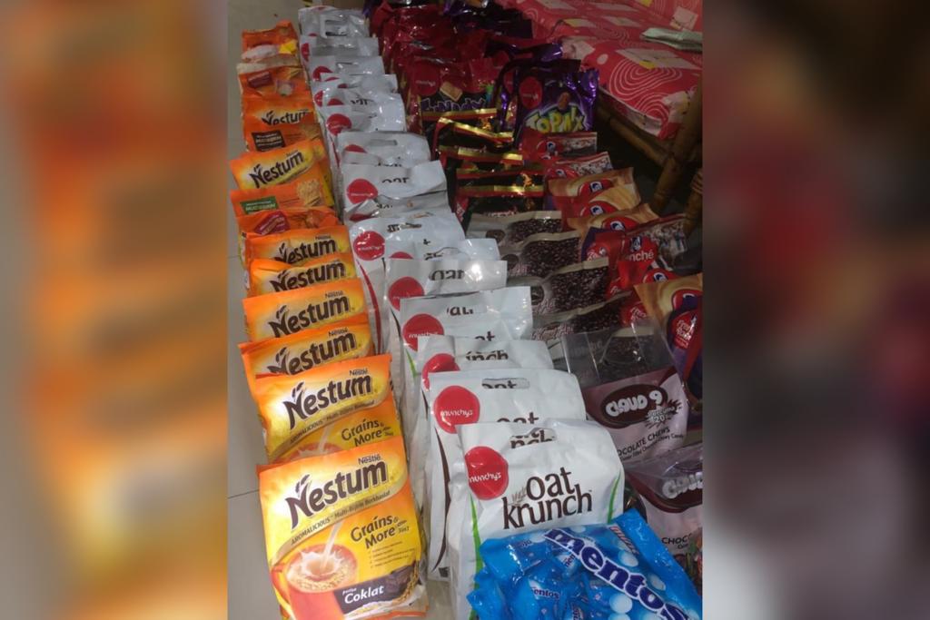 Antara barangan keperluan asas melalui inisiatif Give Back Friday diusahakan NASOM Kuantan.
