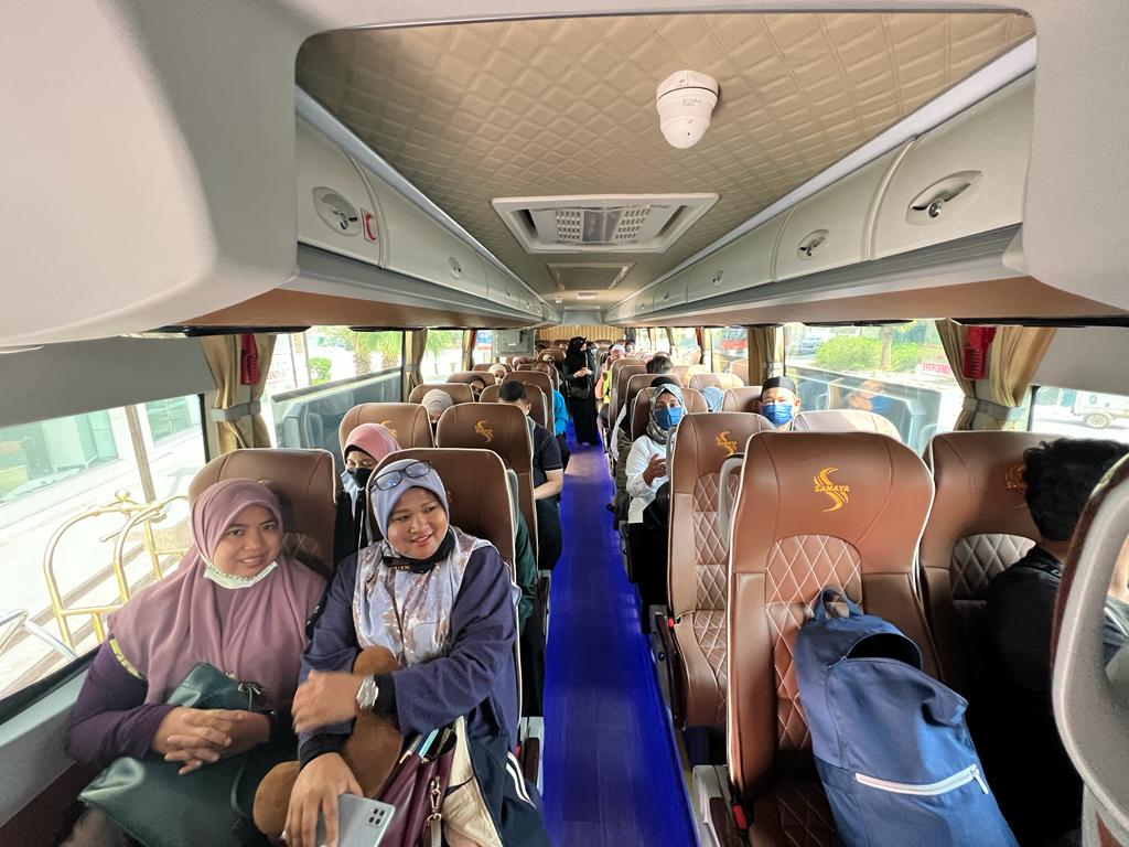 Keadaan bas di Madinah yang sudah dibolehkan meletakkan penumpang mengikut kapasiti kenderaan.