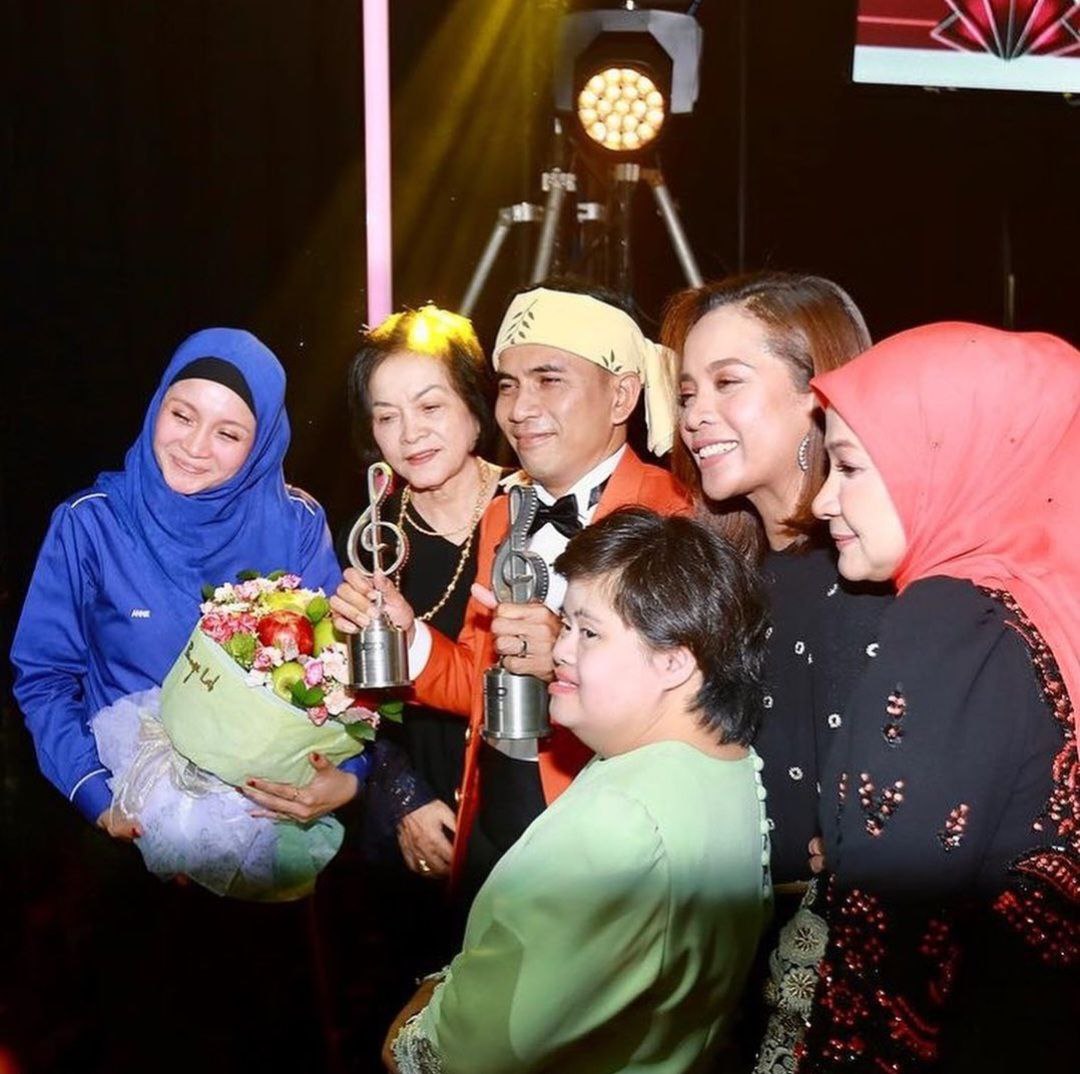 Bell Ngasri menujukan kejayaan diraihnya kepada keluarga - gambar Instagram dan Helmi Anuar