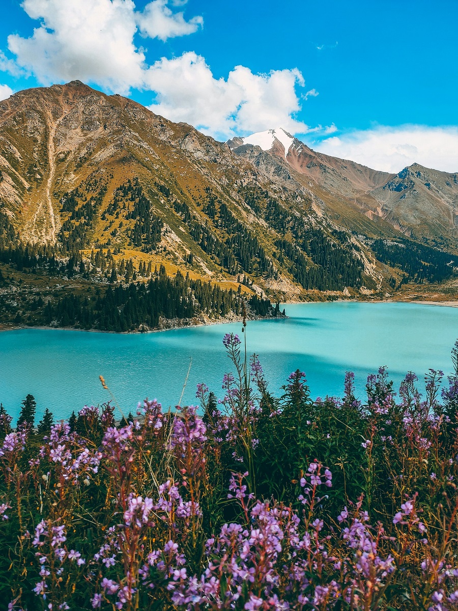 Tasik indah memukau di Almaty