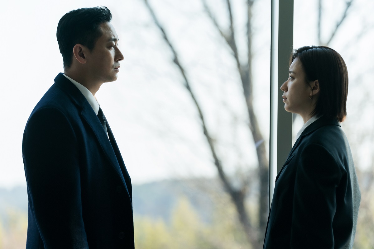 Antara adegan dalam Blood Free yang dibintangi Ju Jihoon dan Han Hyojoo.
