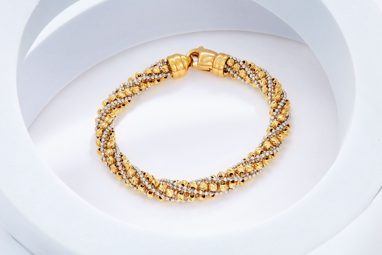 Cavo bangle from Oro Italia dari koleksi 916.