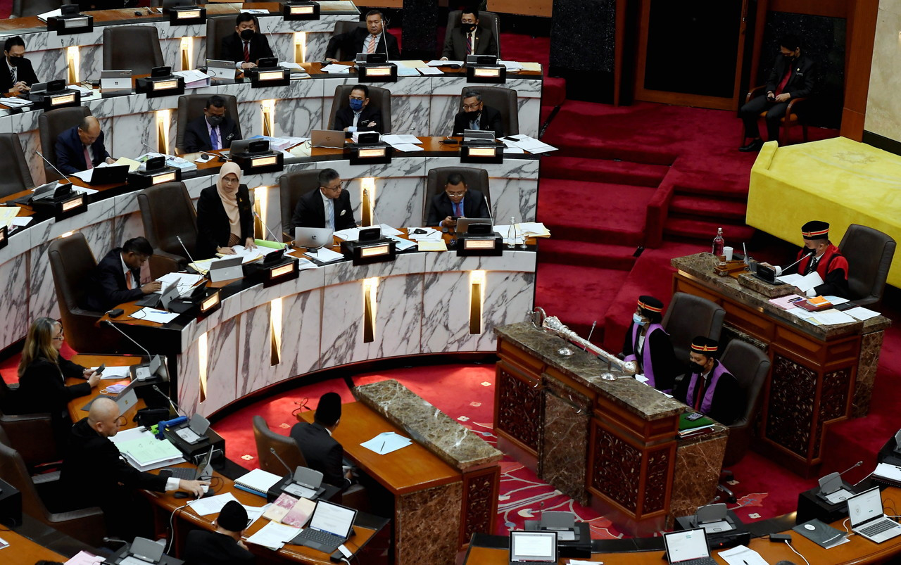 Suasana semasa Sidang Dewan Undangan Negeri (DUN) Selangor diadakan di Bangunan Dewan Negeri Selangor, hari ini. - Gambar Bernama
