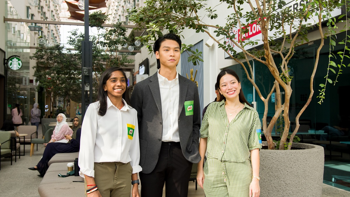 (Dari kiri) Sivasangari Subramaniam, Nadhir Nasar dan Kim May Chee.